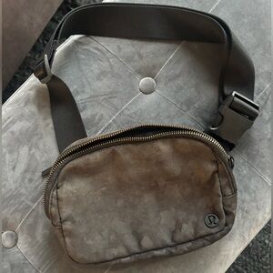 lululemon camo everywhere belt bag: 1L
